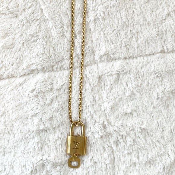 Authentic Louis Vuitton Lock and key necklace 308 - Picture 3 of 13
